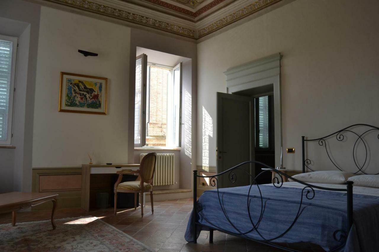 فندق Palazzo Roberti Monte San Giusto المظهر الخارجي الصورة